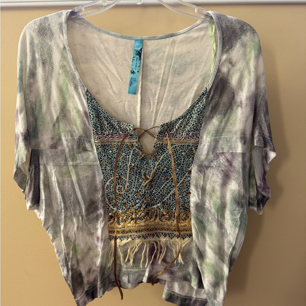 Excellent used vintage Free People Crop Top! Worn a handful of times.